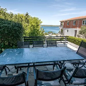 Sea Breeze - House On The Tkon
