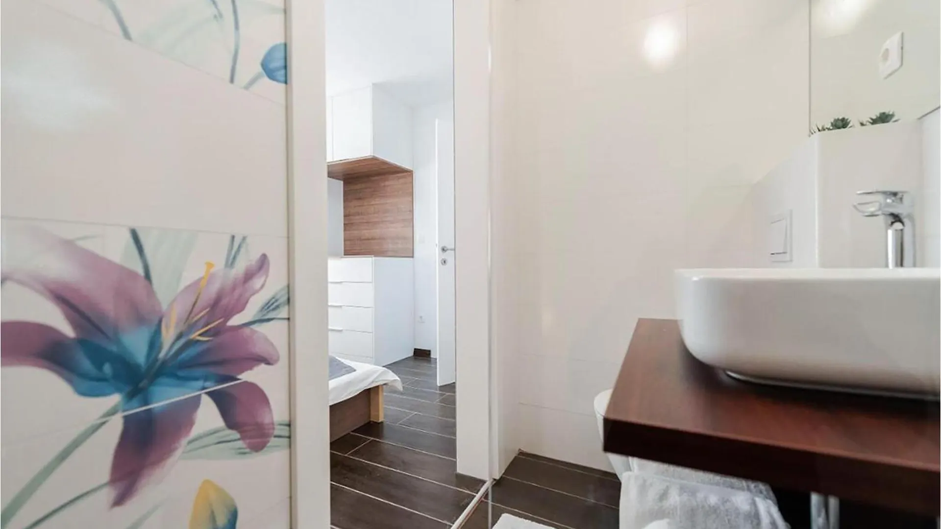 3 Bedroom Stunning Home In Tkon Croatia