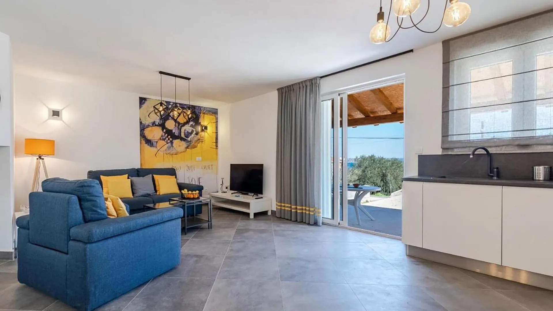 3 Bedroom Stunning Home In Tkon