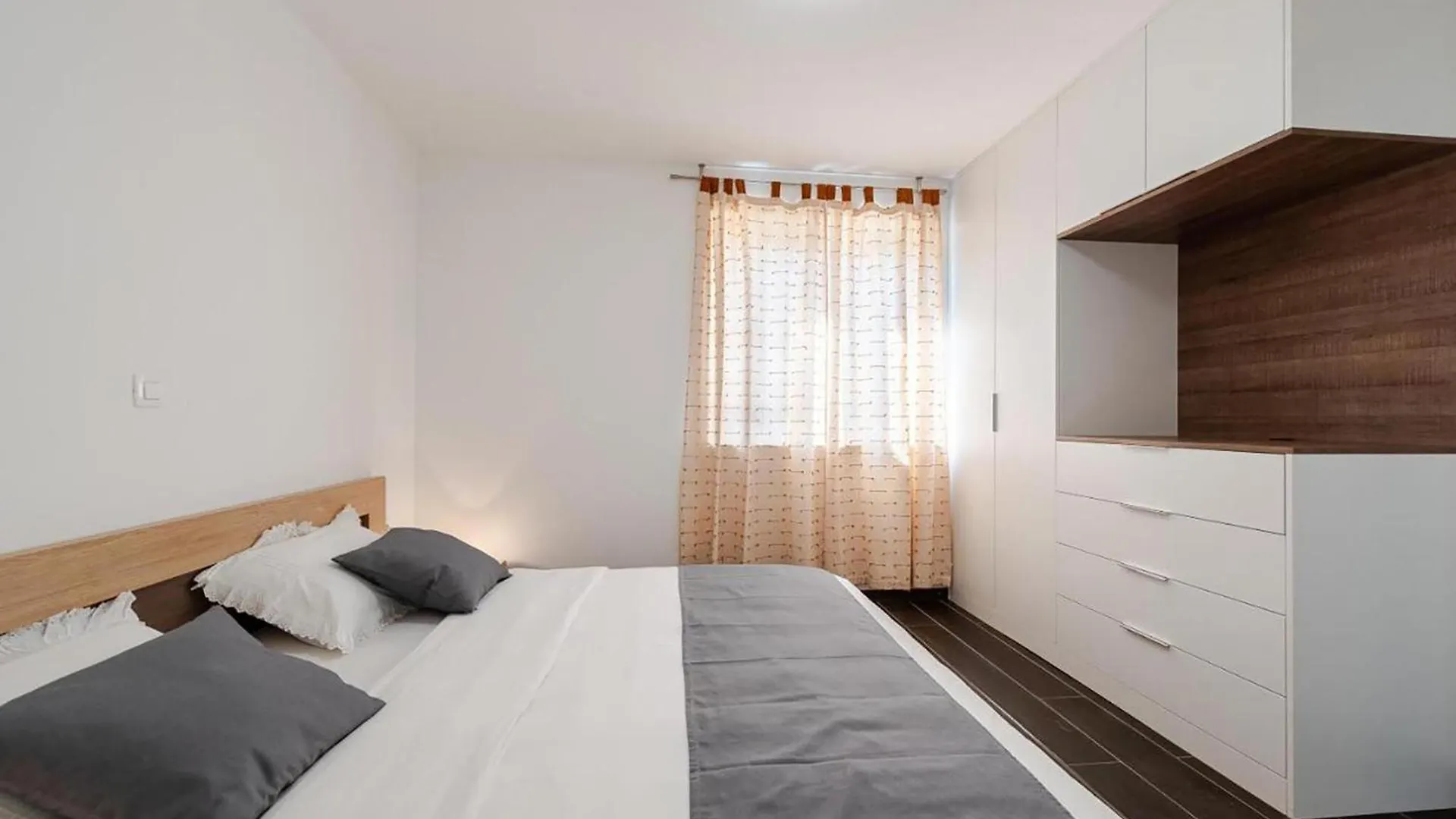 3 Bedroom Stunning Home In Tkon Holiday home