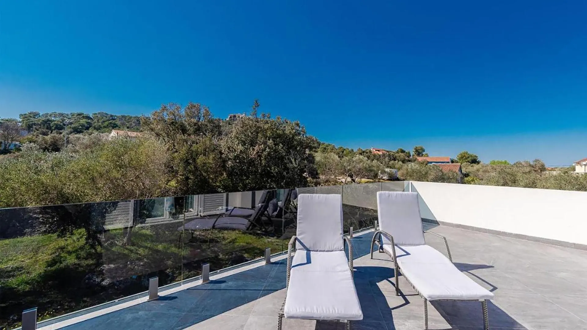 3 Bedroom Stunning Home In Tkon 0*,