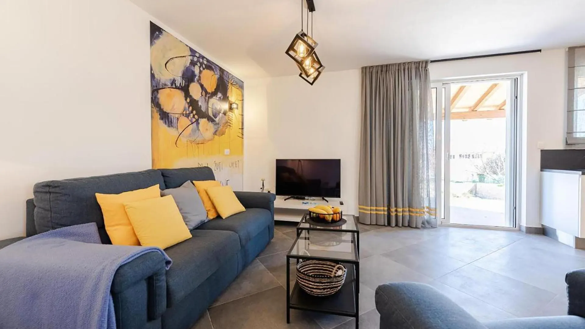 3 Bedroom Stunning Home In Tkon